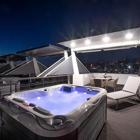 Dreamy Houseboat By The Sea With Terrace And Hot Tub Botel *