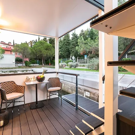 Botel Dreamy Houseboat By The Sea With Terrace And Hot Tub