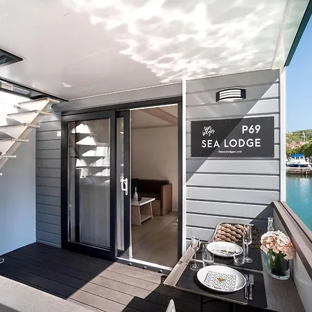 Dreamy Houseboat By The Sea With Terrace And Hot Tub Botel