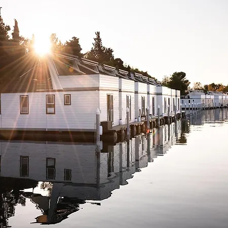 Dreamy Houseboat By The Sea With Terrace And Hot Tub Portoroz